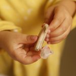 Appareil auditif invisible en conduit étroit : est-ce possible
